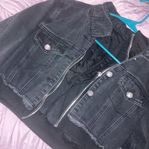 Black(denim crop jacket) - Picture 4 of 4